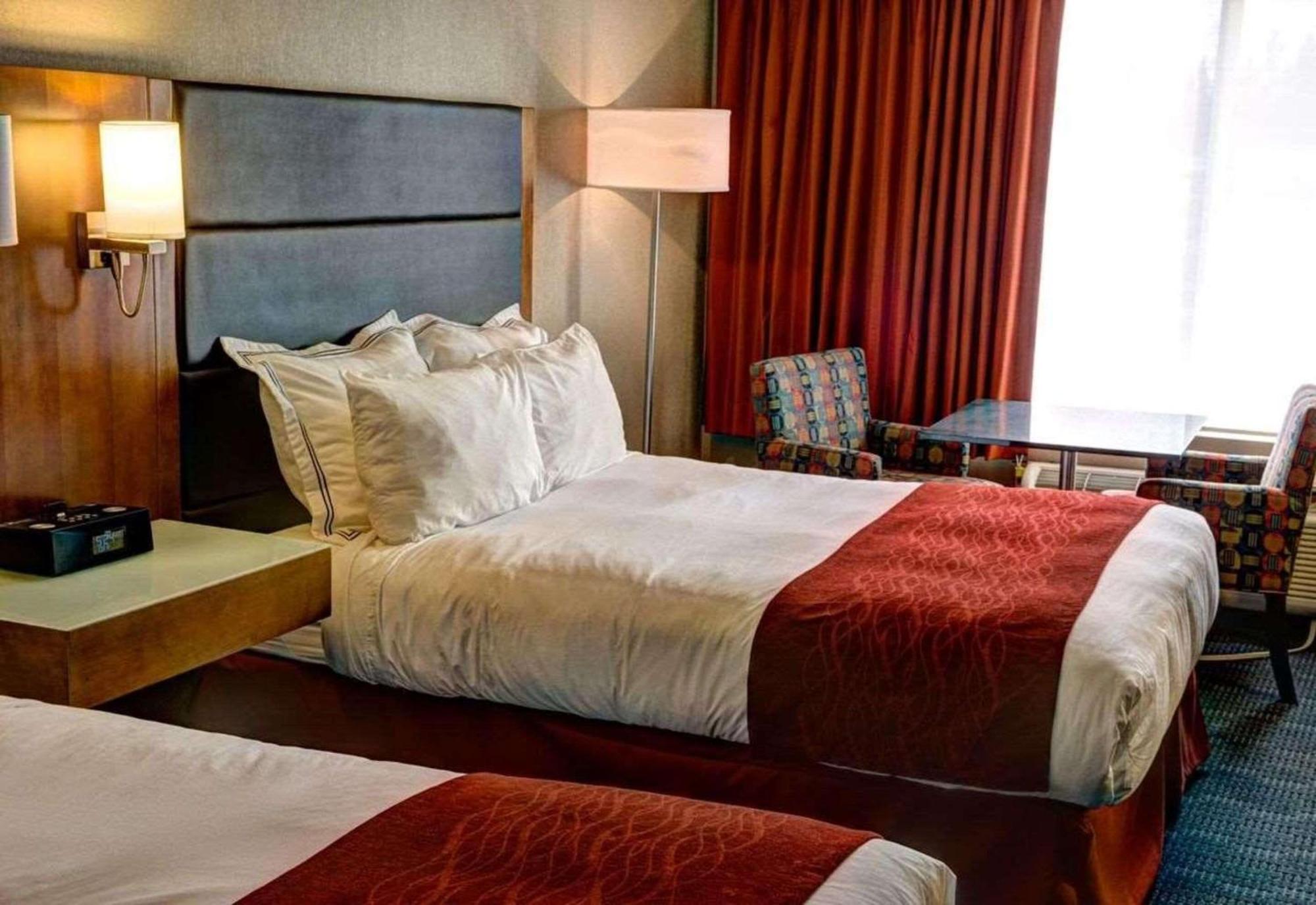 Radisson Hotel & Suites פורט מקמארי מראה חיצוני תמונה