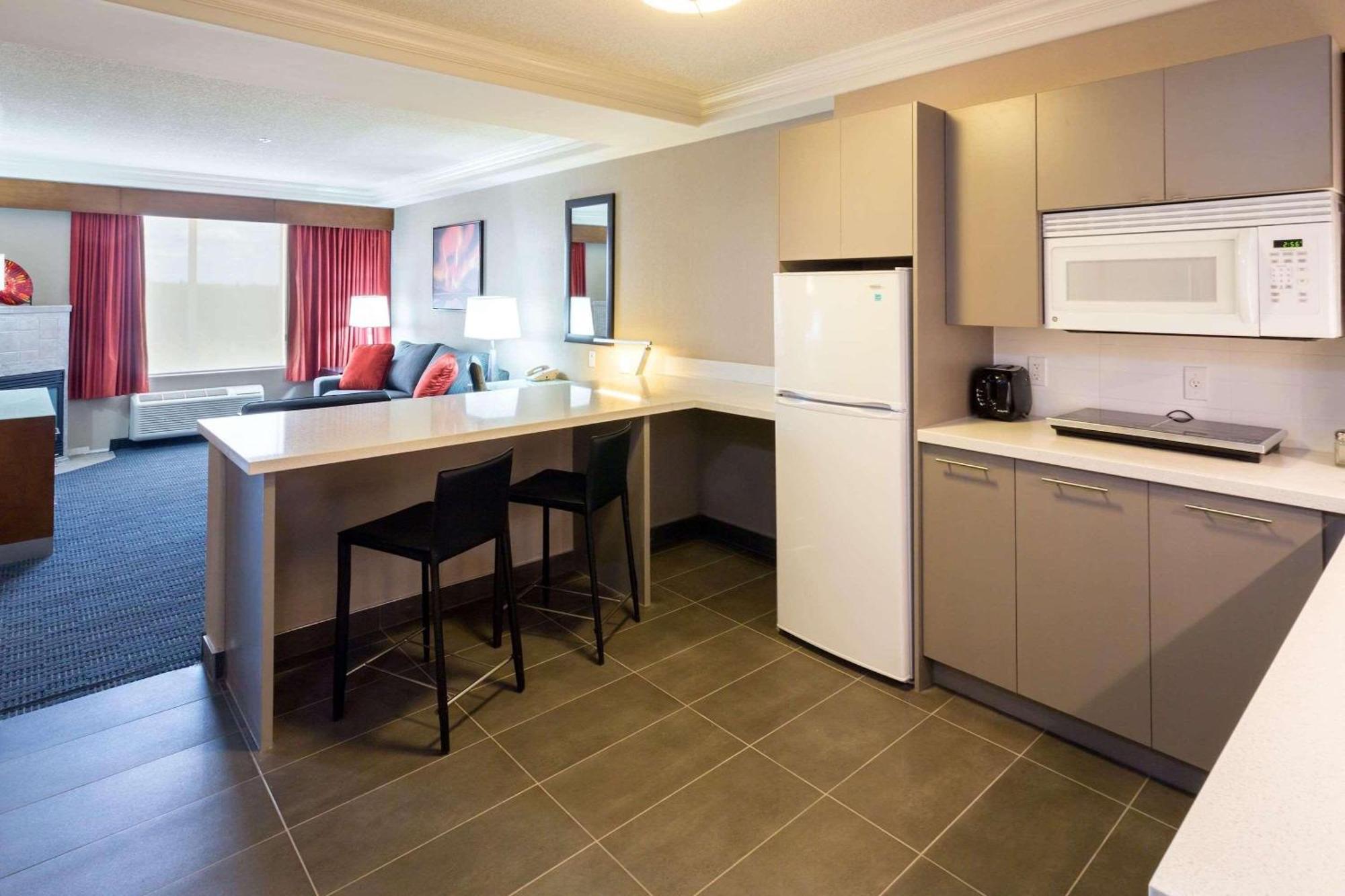 Radisson Hotel & Suites פורט מקמארי מראה חיצוני תמונה