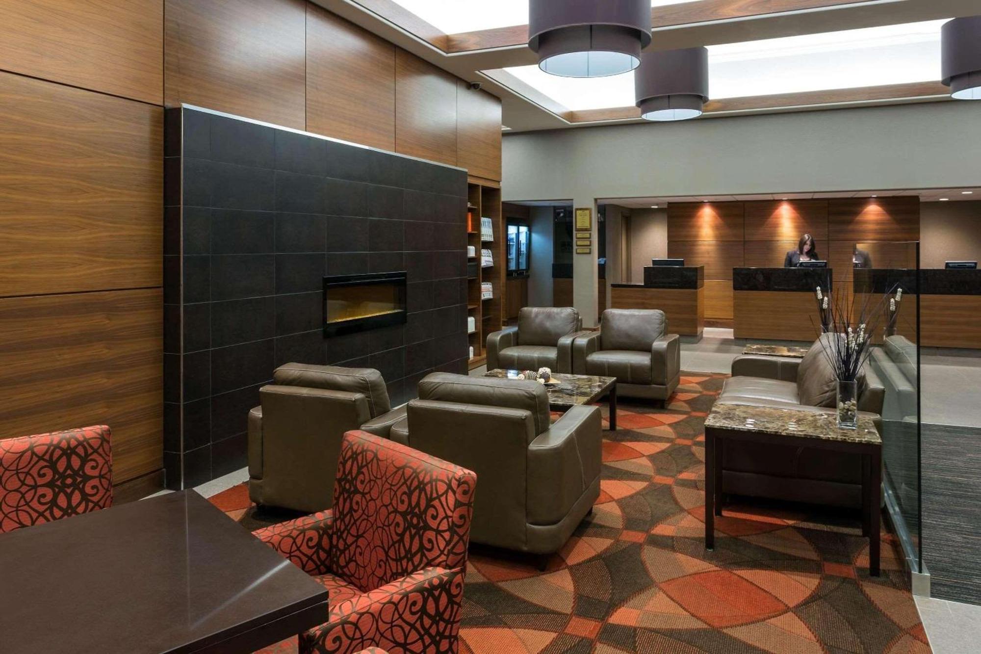 Radisson Hotel & Suites פורט מקמארי מראה חיצוני תמונה